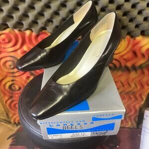 Caressa women’s black heel pump 9 closed toe